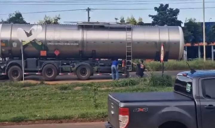 Carreta se solta de cavalo mecânico após passar por quebra-molas em Chapadão do Sul