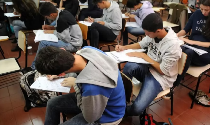 Goiás tem mais de 34 mil estudantes endividados no Fies que podem quitar contratos com até 99% de desconto