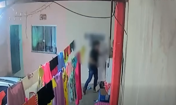 HOMEM É PRESO APÓS AGREDIR COMPANHEIRA QUE ESTAVA COM NETO NO COLO E DANIFICAR VEÍCULO EM RIO VERDE