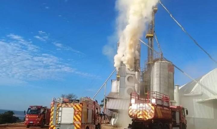 Incêndio destrói armazém de milho em Mineiros