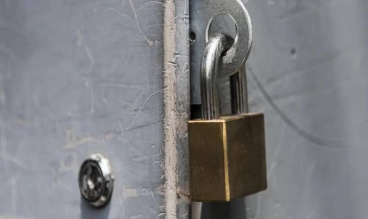 Justiça garante direito de idosa à própria casa após parentes trocarem cadeado, em Goiânia