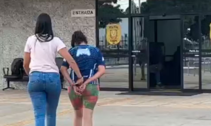Mãe condenada por matar o filho de 2 anos por se parecer com o pai é presa