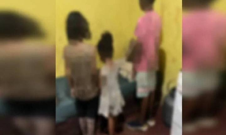 Mãe é presa por abandonar filhos sem comida, com geladeira trancada e sem cama em Goiânia