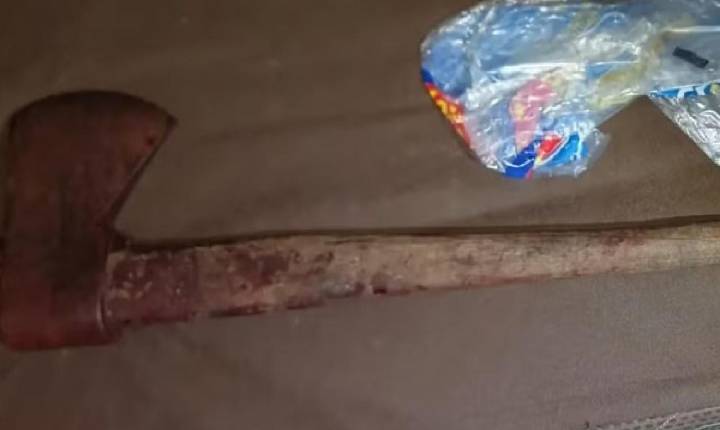 Mãe é presa suspeita de matar o filho a machadadas enquanto ele dormia