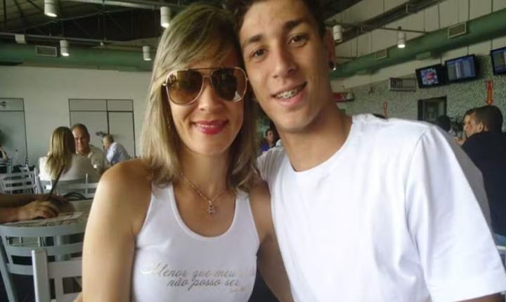 Mãe que atribui morte do filho ao vício em apostas diz que jovem passava noites em claro apostando: 'Estava cego pelo ví