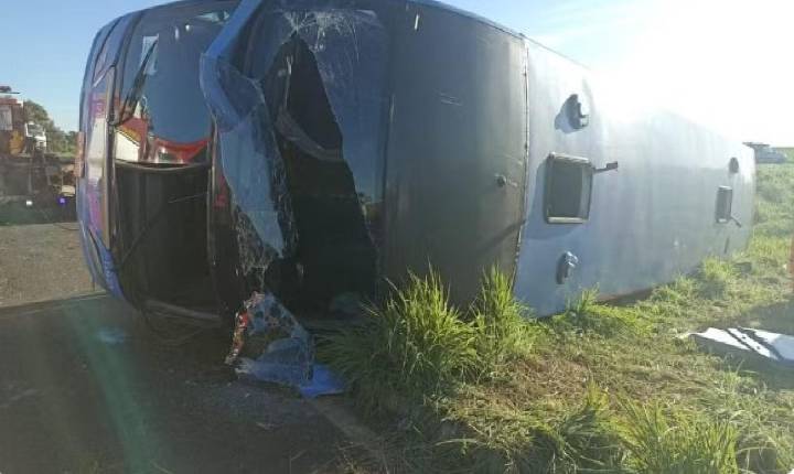 Ônibus que tombou e deixou 11 mortos saiu de Goiás com destino a São Paulo