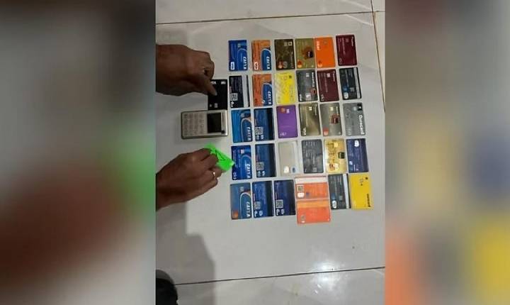 Operação cumpre mandados contra suspeitos de dar golpes em clientes de banco após oferecer ajuda e trocar cartões em GO,