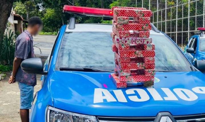 ‘Papai Noel do tráfico’ é preso suspeito de vender maconha embrulhada em papel de presente, em Goiânia