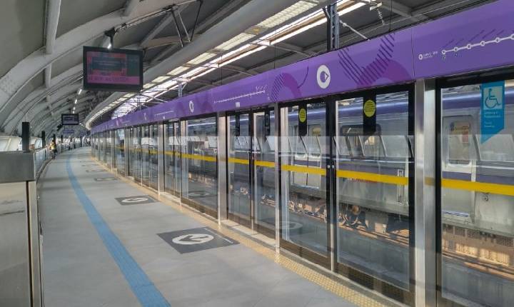 Passageiro morre ao ficar preso entre metrô e porta de plataforma em São Paulo