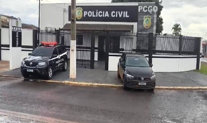 POLÍCIA CIVIL DE CHAPADÃO DO CÉU PRENDE EM FLAGRANTE MULHER QUE AGREDIU A PRÓPRIA FILHA DE 11 ANOS*