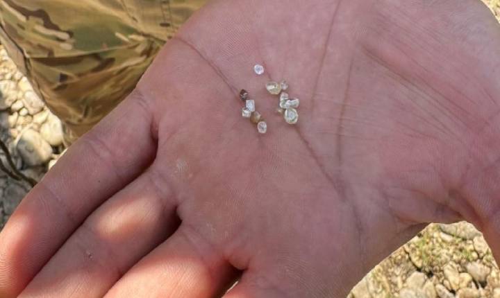 Polícia prende garimpeiros ilegais e destrói balsa em Fazenda Nova, interior de Goiás