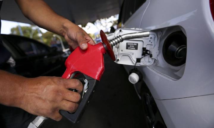 Preço da gasolina para distribuidoras caí a partir desta quarta-feira (15)