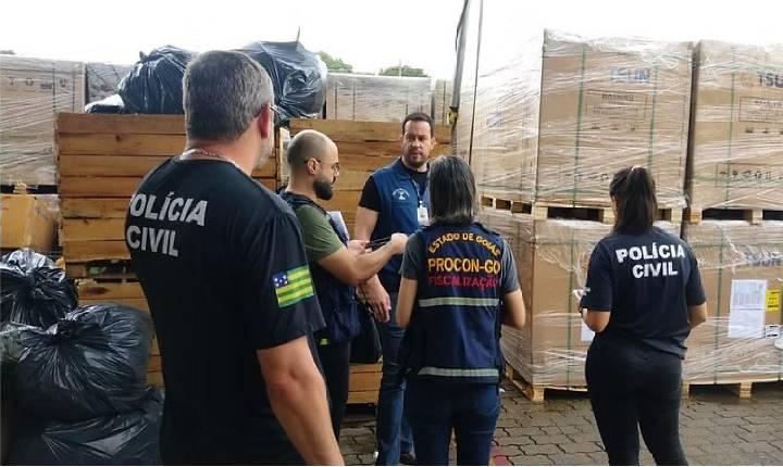 Procon Goiás apreende mais de 5,3 mil placas solares com registro suspenso por causa de falhas