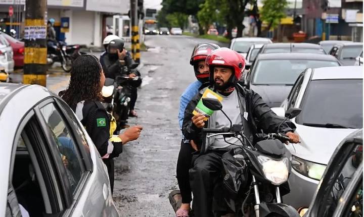 Uso irregular do capacete rende mais de 2,3 mil multas em Goiânia