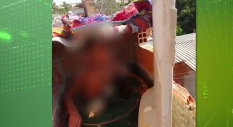 Menino acorrentado a tonel recebe alta e deixa hospital de Campinas