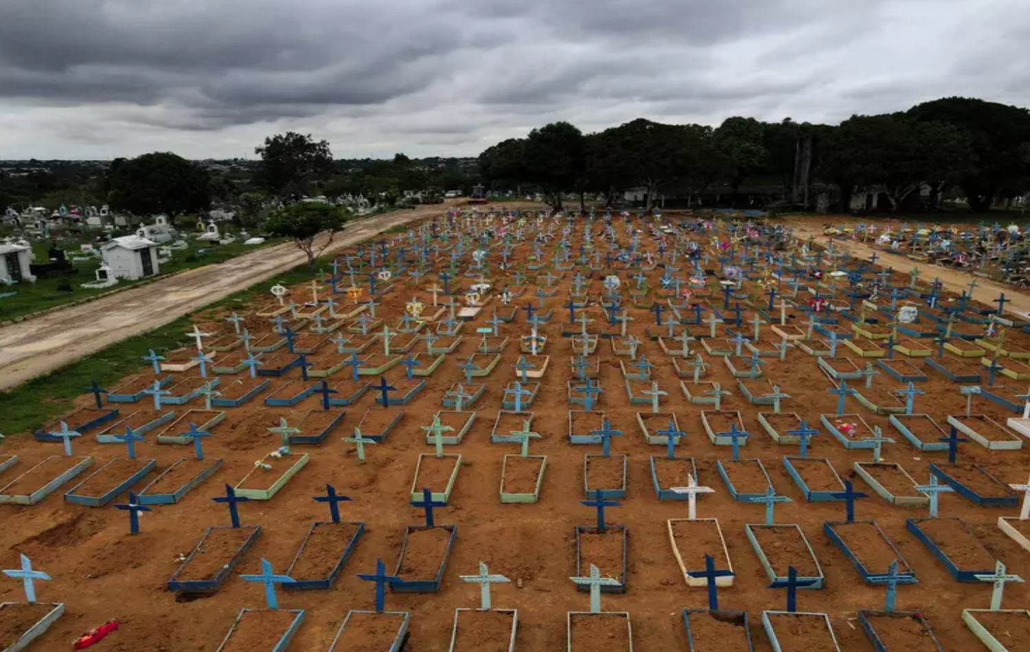 Brasil registra domingo mais letal da pandemia, com 1.656 novas mortes