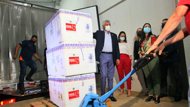 Goiás deve receber mais 134 mil doses da vacina contra a Covid-19 nesta quarta-feira, 17