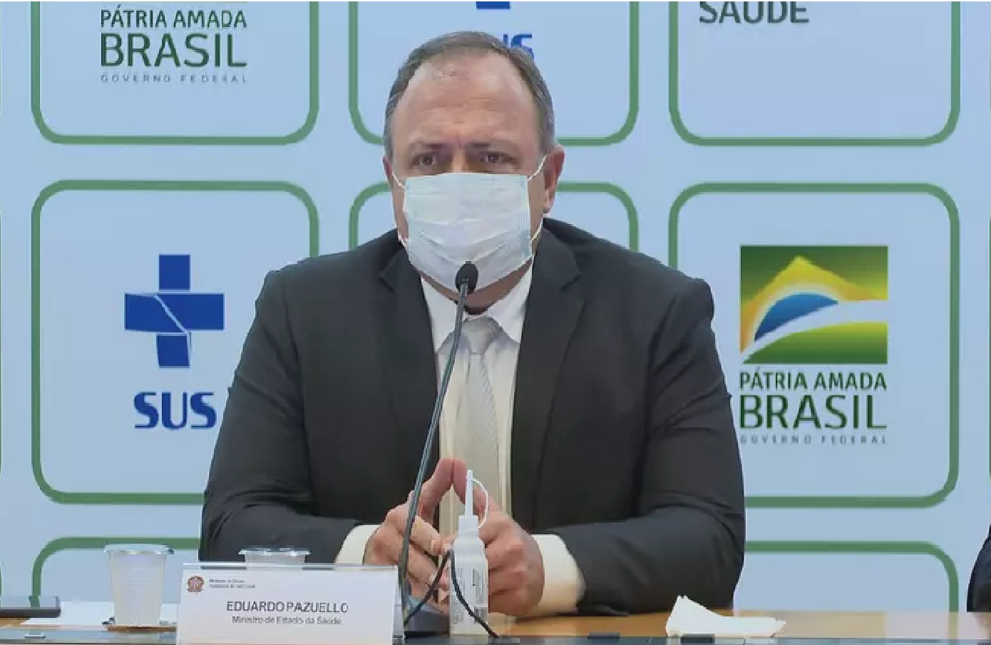 Pazuello prevê vacinação de professores e policiais em abril