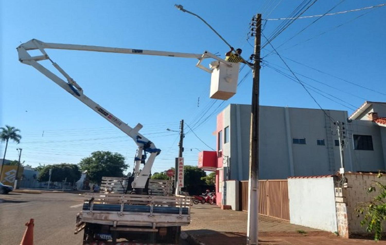 Executivo inicia substituição de iluminação pública