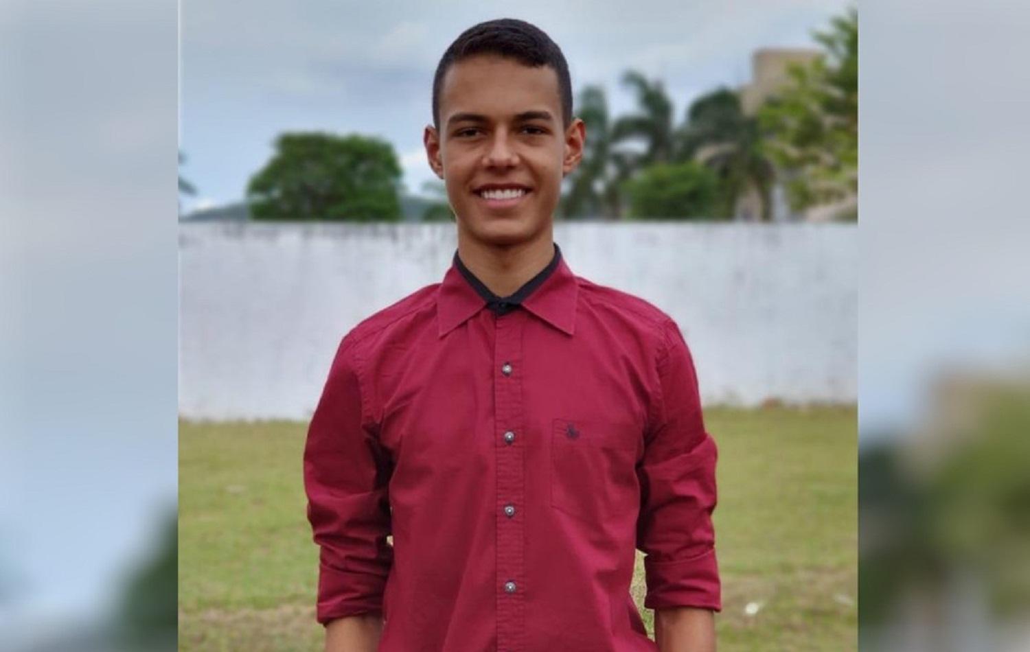 Goiano de 19 anos comemora aprovação para medicina em três faculdades federais
