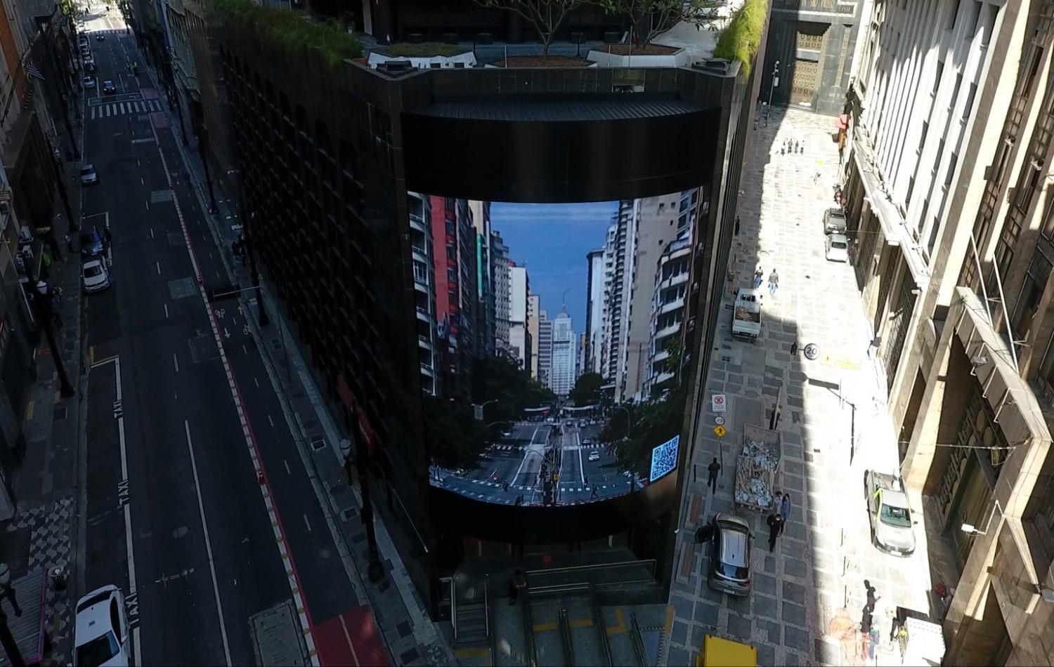 Arte no centro de SP: painel traz imagens de pontos turísticos do Brasil