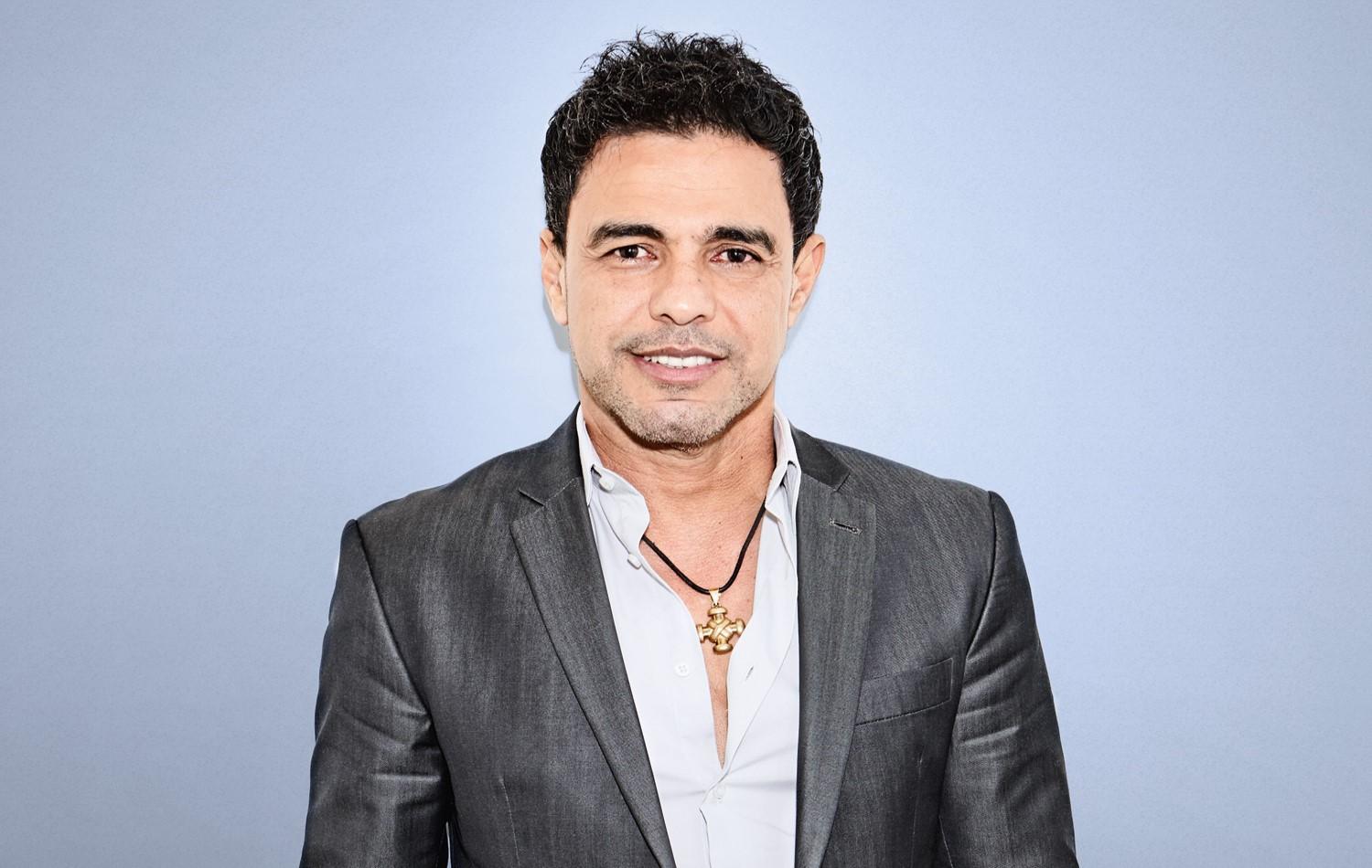 Cantor Zezé Di Camargo passa por cateterismo após dor no peito