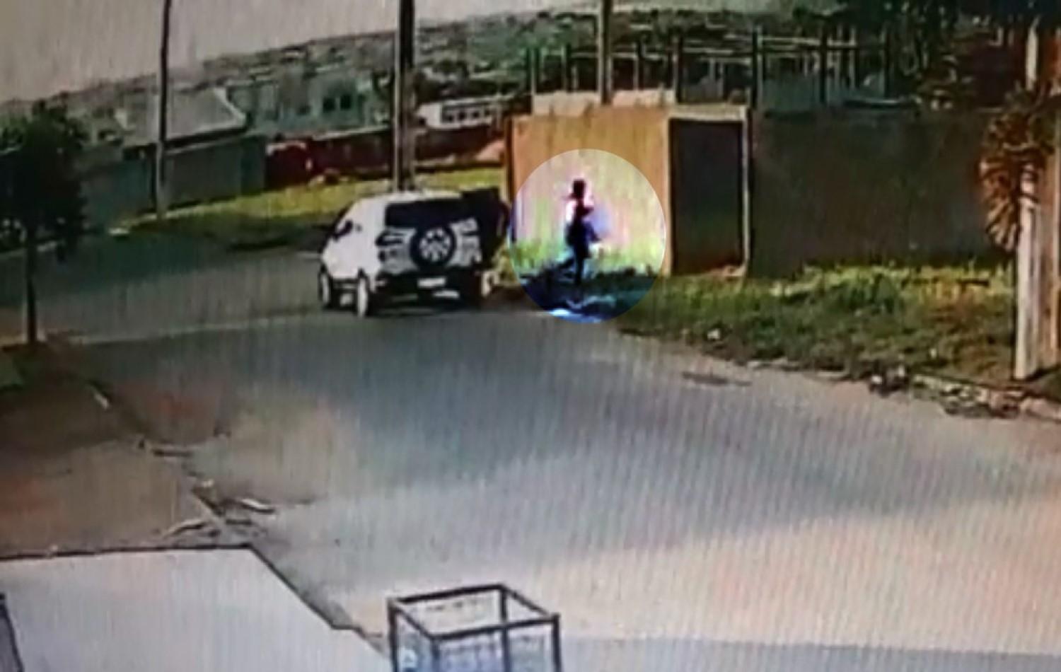 Mãe é presa suspeita de jogar recém-nascido em lote baldio e matar bebê queimado, em Anápolis