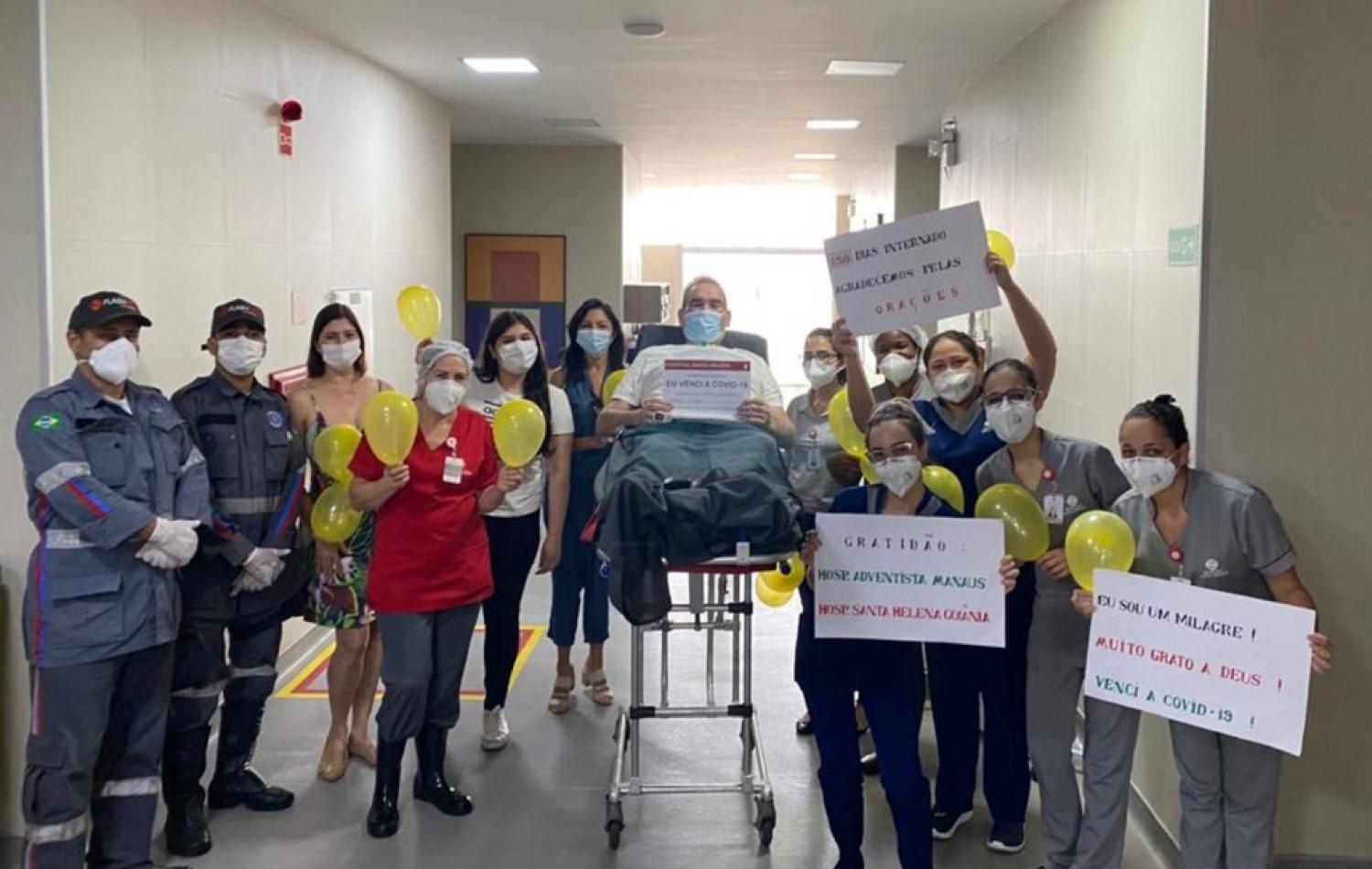 Paciente recebe alta após 150 dias internado com Covid-19, em Goiânia