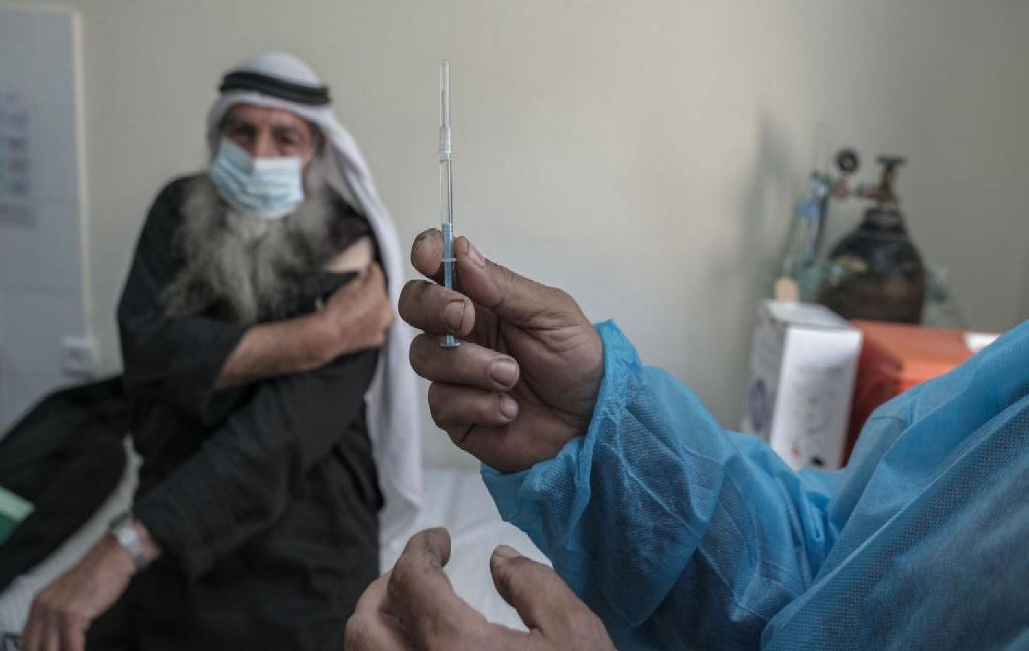 Israel enviará 1 milhão de doses de vacinas contra Covid-19 para palestinos