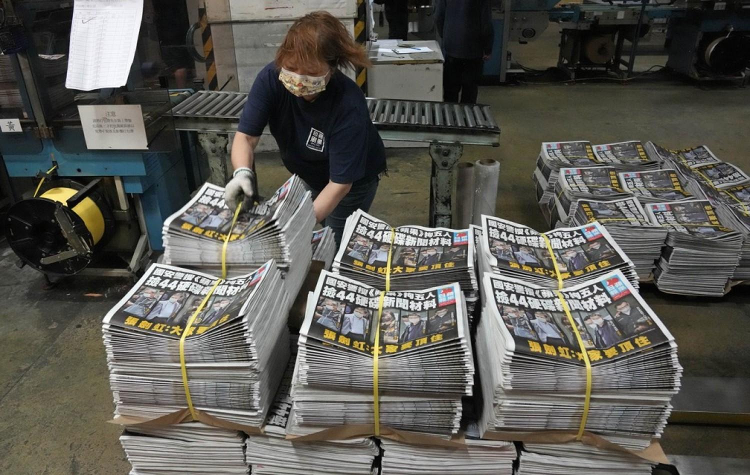 Jornal pró-democracia de Hong Kong anuncia seu fim após ser alvo de operações