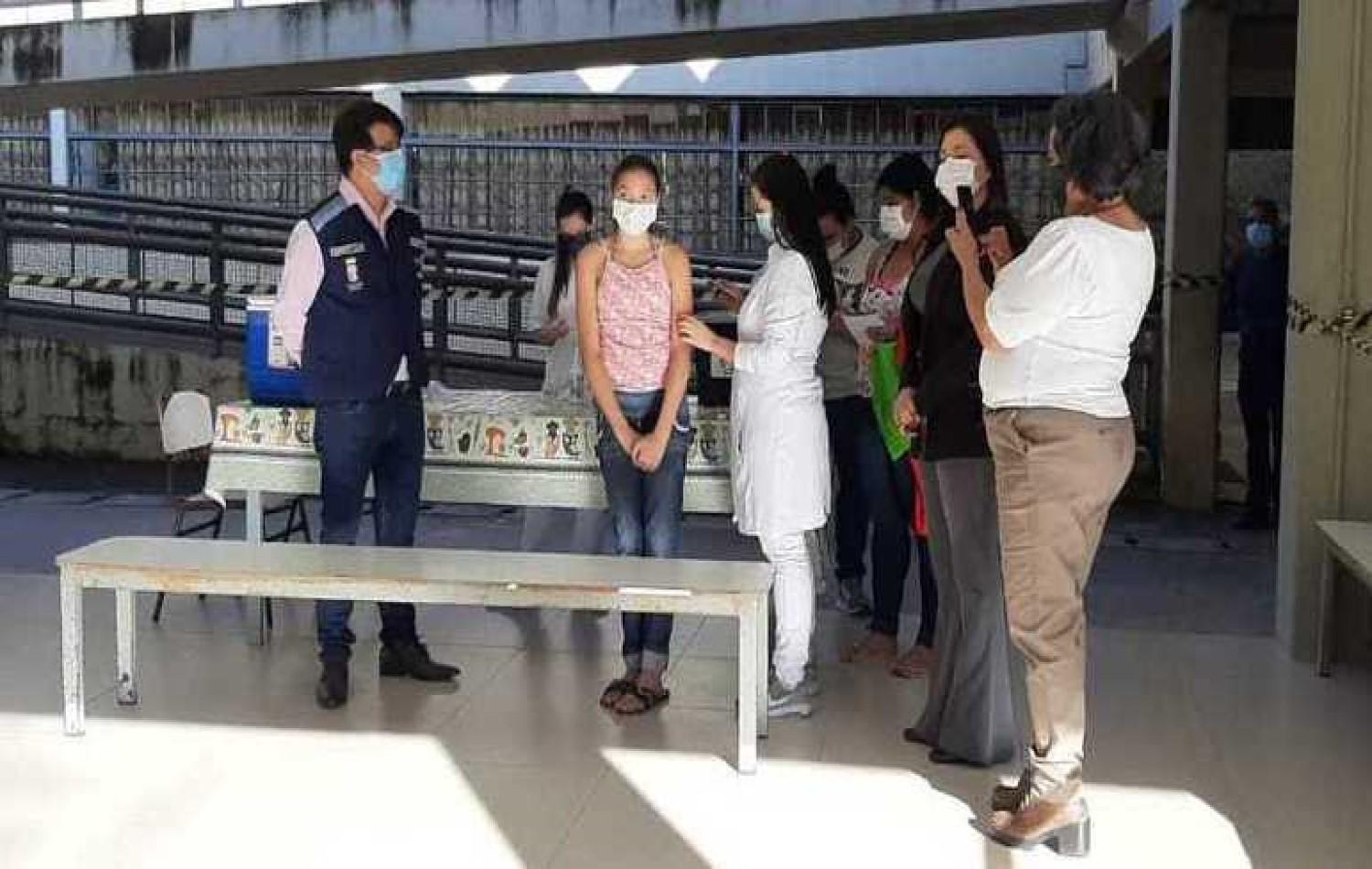 Justiça suspende vacinação de adolescentes em Betim (MG)
