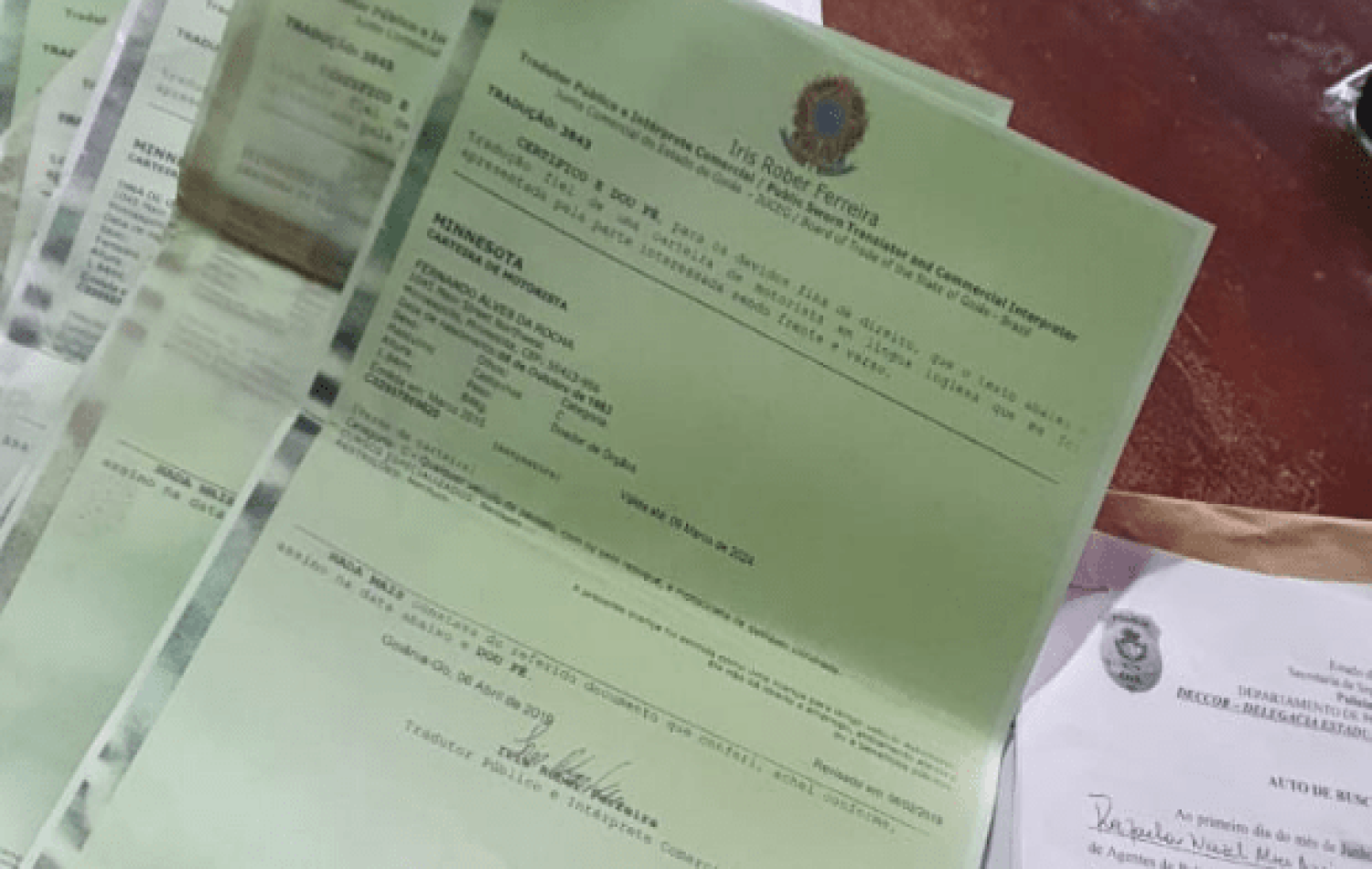 Policiais cumprem mandados contra organização criminosa que emitia CNHs falsas