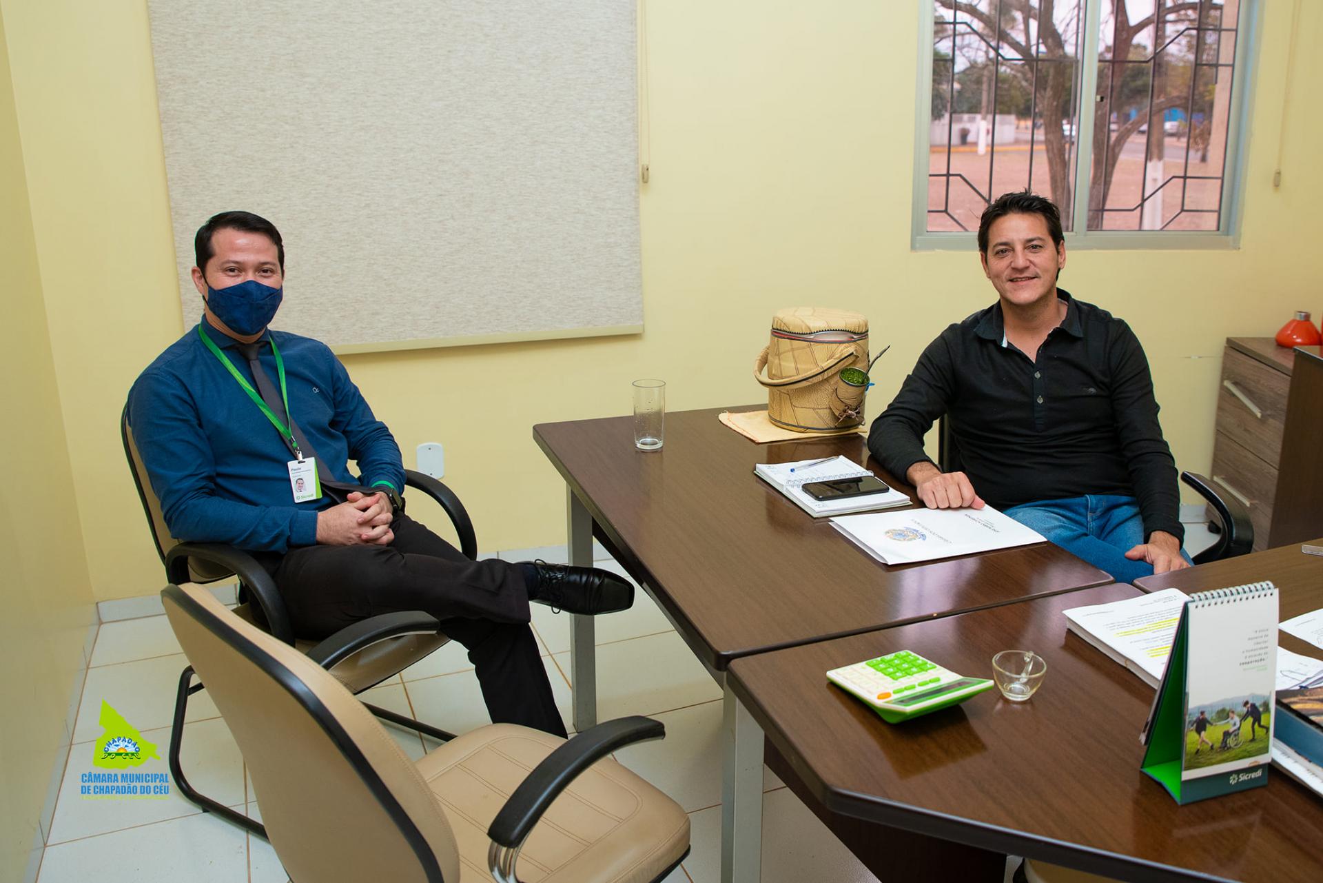 Vereador Diego busca parceria com o Sicredi para projetos sociais