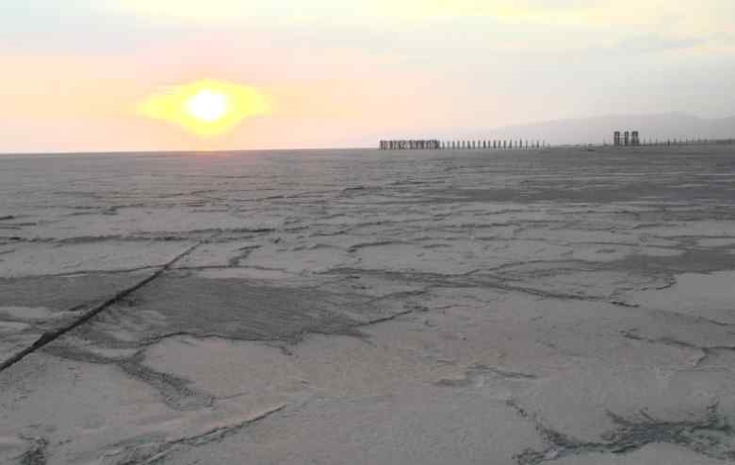 Governo do Irã tenta recuperar lago de água salgada que secou