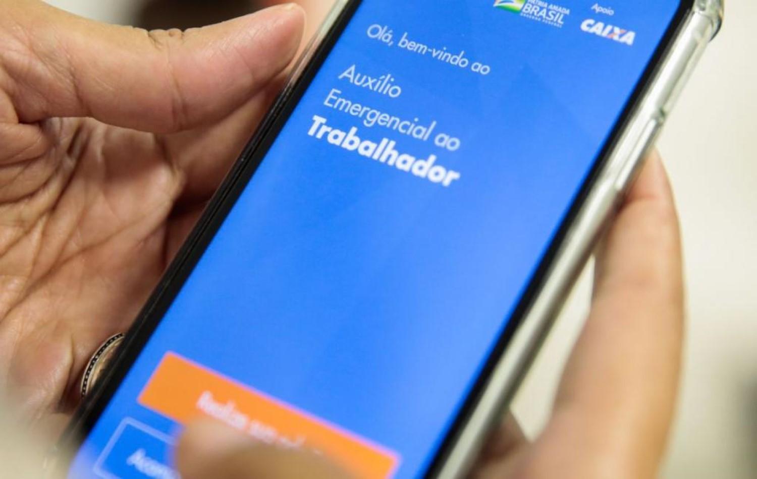Governo notifica 650 mil pessoas a devolver auxílio emergencial