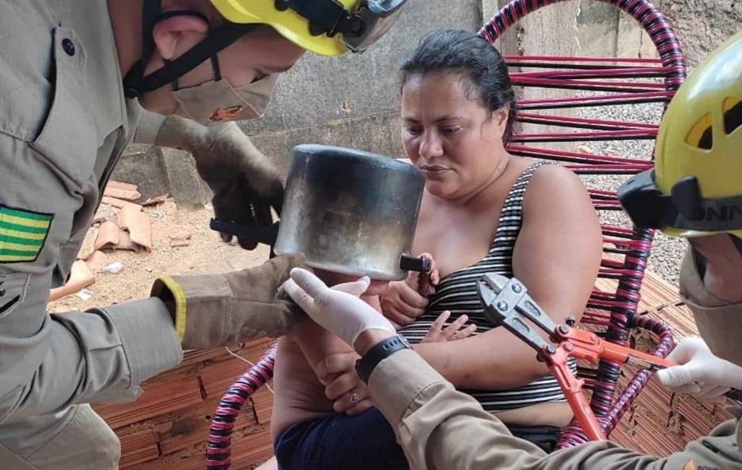 Mãe de menino que ficou com a cabeça presa em panela de pressão relata desespero: 'Saímos correndo na rua'