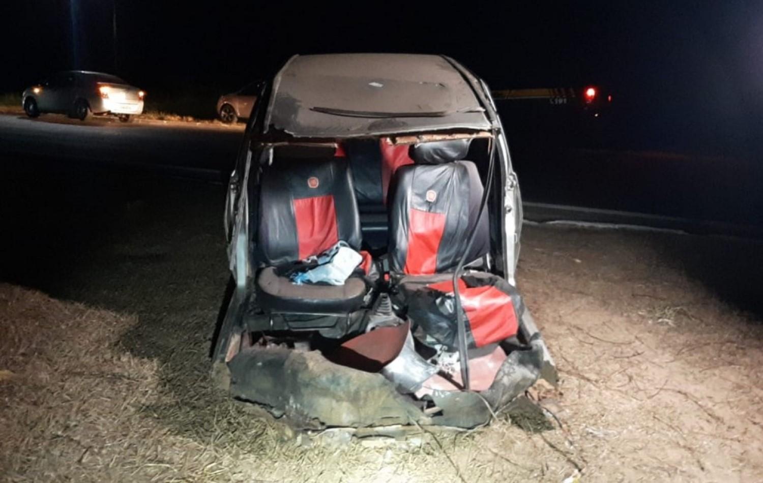 Motorista sai praticamente ileso após carro se partir ao meio em acidente em Santa Rita do Araguaia