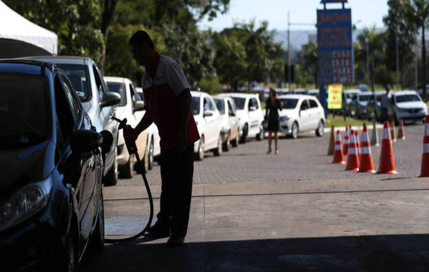 Preço do litro da gasolina já alcança R$ 7 em três Estados brasileiros