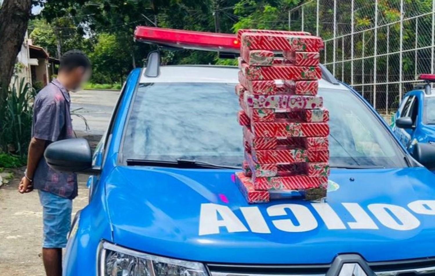 ‘Papai Noel do tráfico’ é preso suspeito de vender maconha embrulhada em papel de presente, em Goiânia