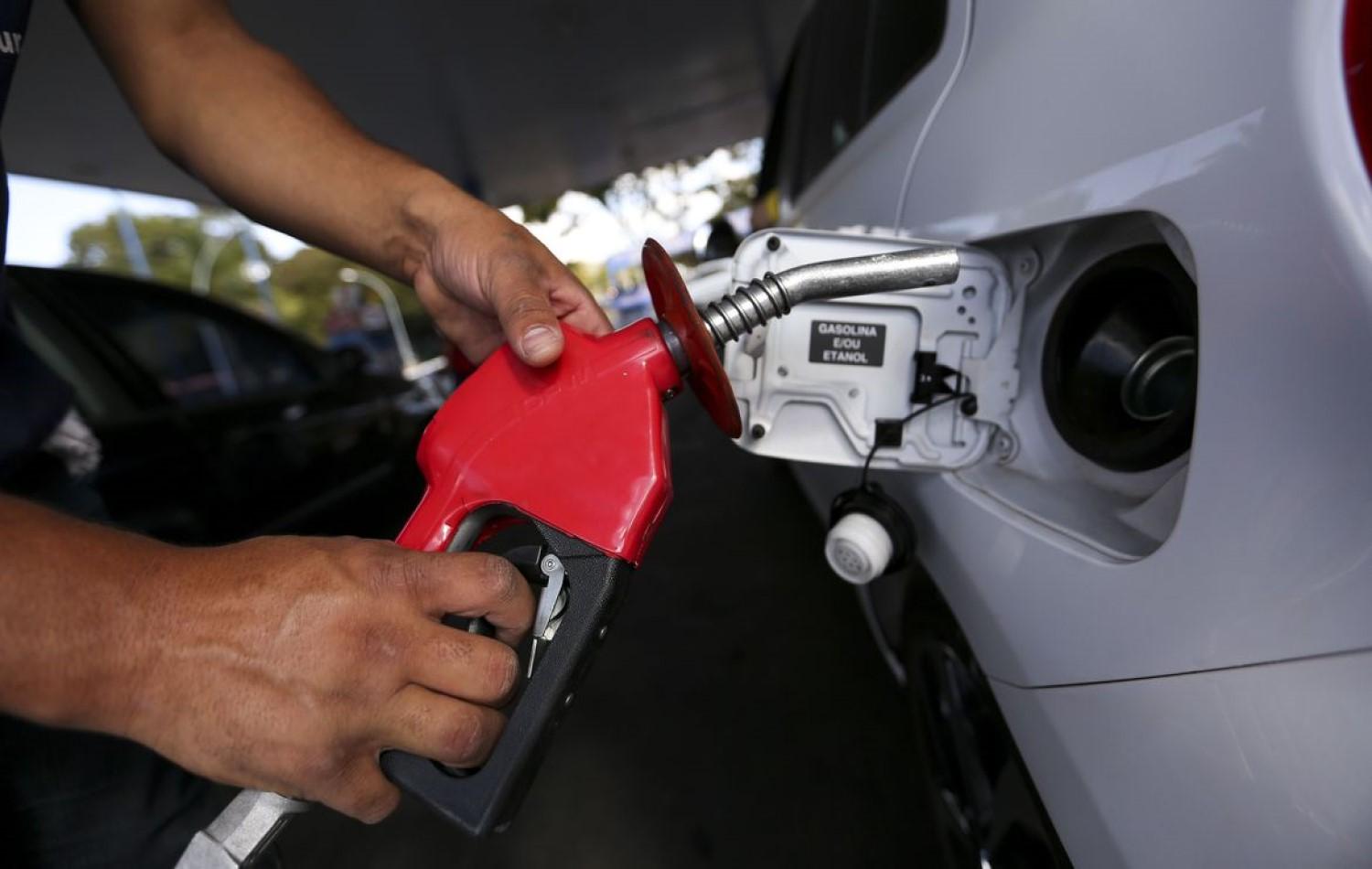 Preço da gasolina para distribuidoras caí a partir desta quarta-feira (15)