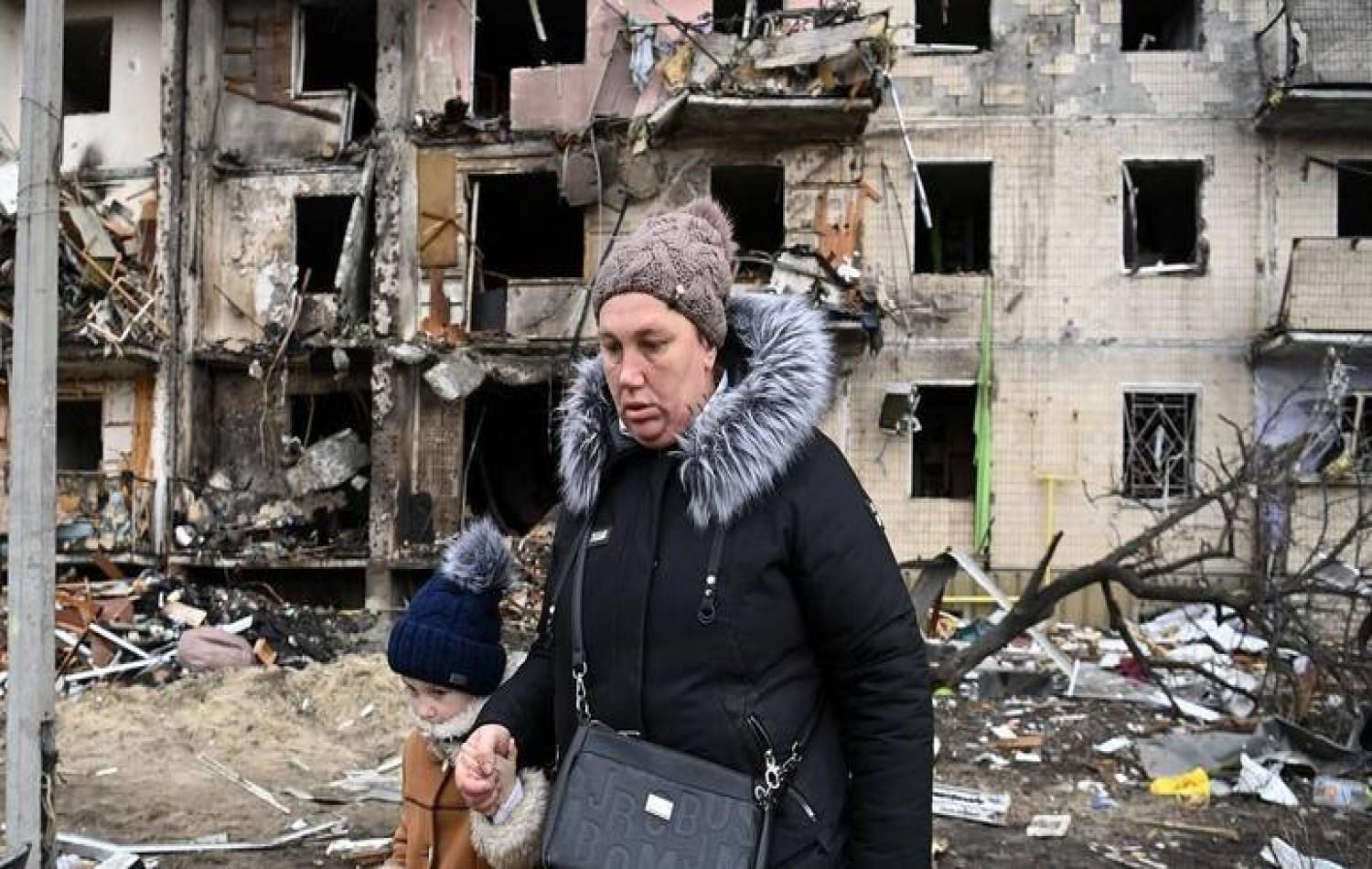 Forças russas chegam a Kiev; há registros de tiros e explosões