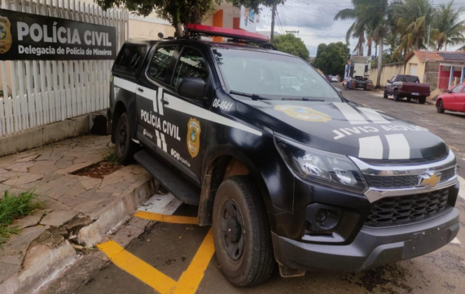 Polícia Civil de Mineiros (14ª REGIONAL - JATAÍ) prende advogado por se apropriar de valores de seus clientes.