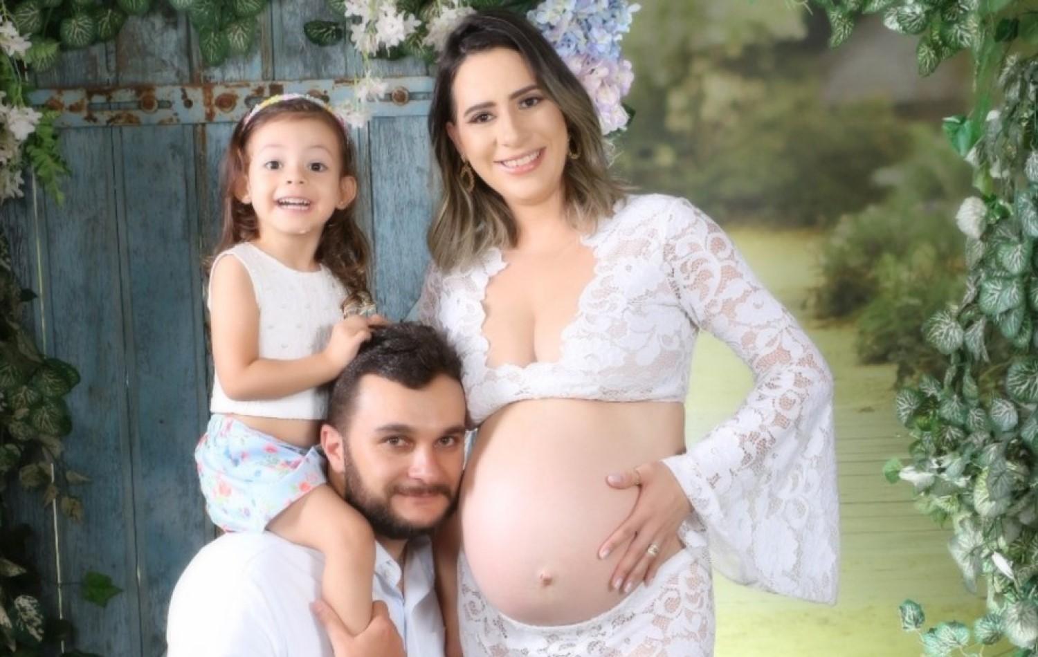 Grávida tem bebê diagnosticado com 'meio coração' e tenta cirurgia em São Paulo