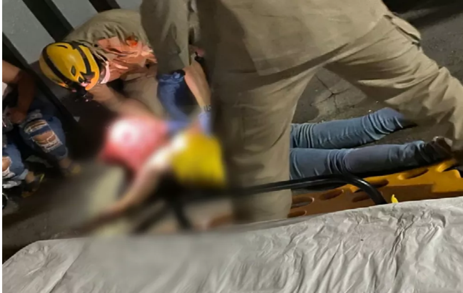 Aluna é presa suspeita de colocar fogo no corpo de colega em escola após sofrer bullying pelo bronzeamento, em Goiânia