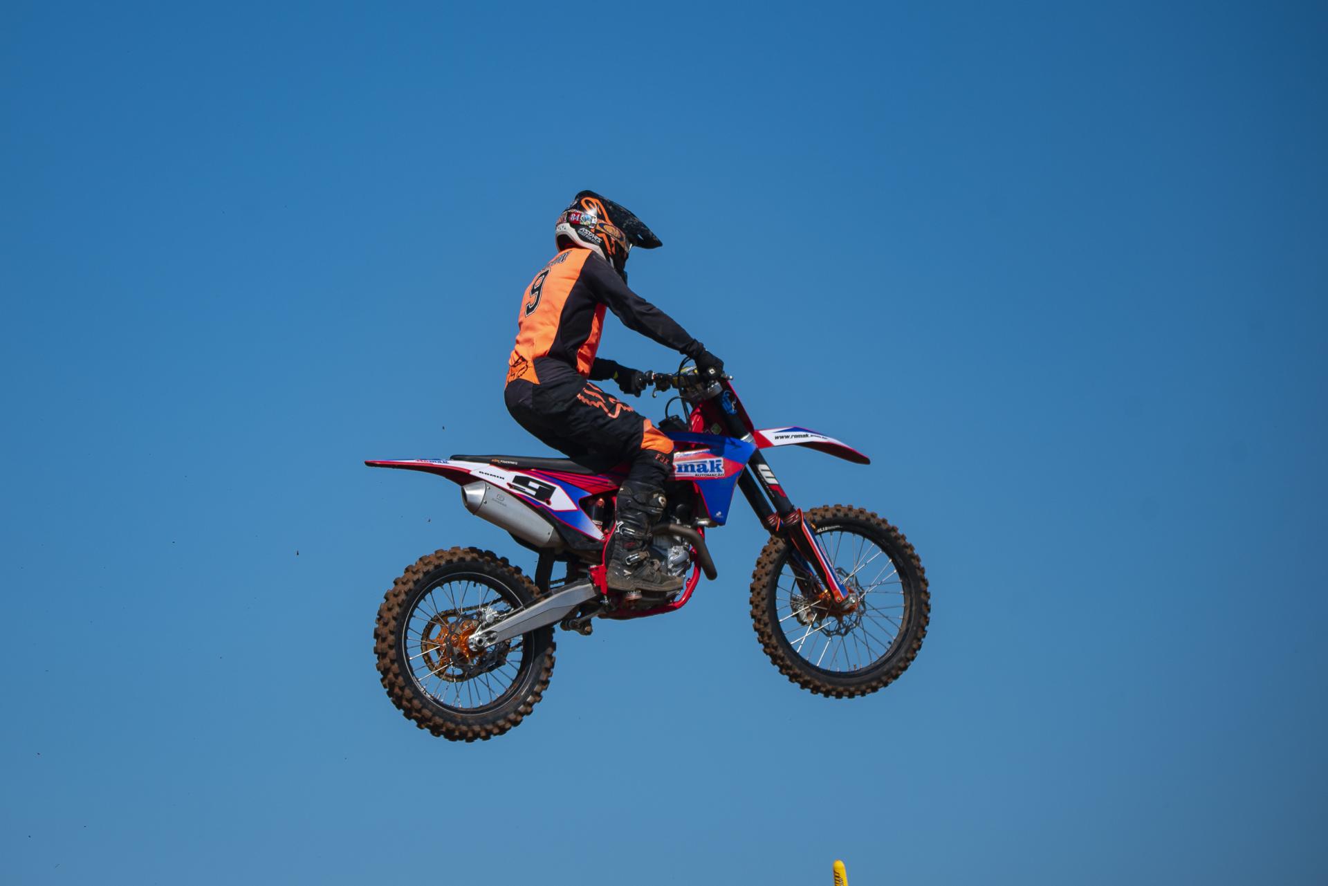 Motocross em Chapadão do Céu reúne grande público