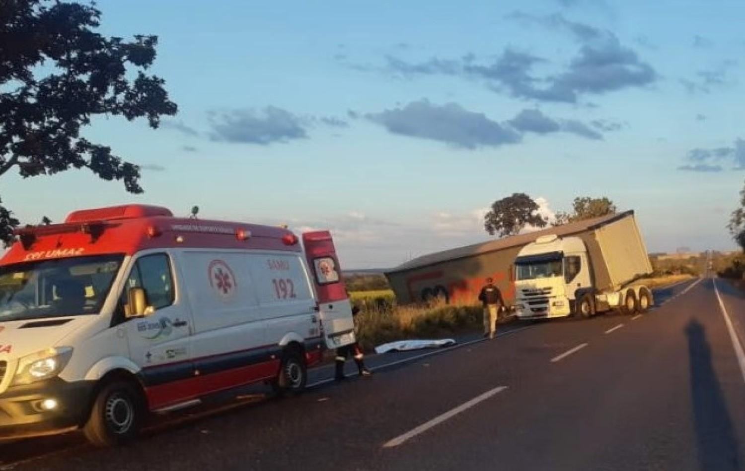 Homem morre atropelado pelo próprio caminhão em GO