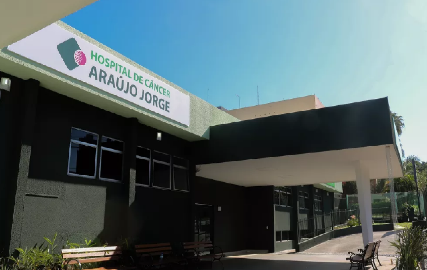 Médico é indiciado por cobrar dinheiro para preencher apólice de seguro de vida de paciente, em Goiânia