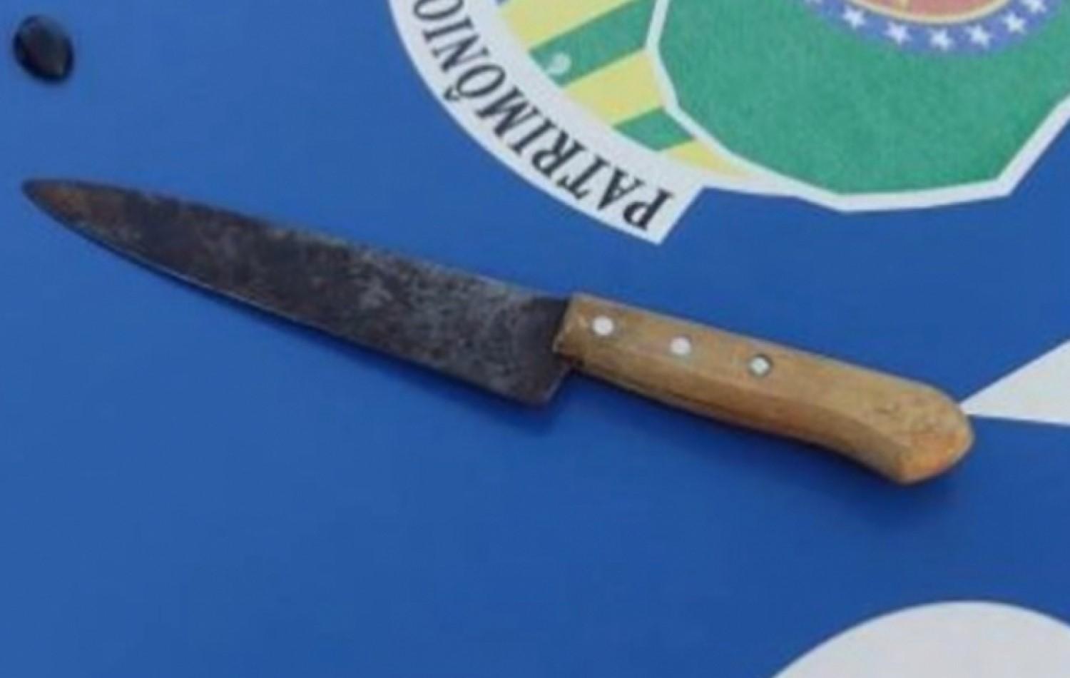 Menina de 14 anos esfaqueia padrasto para salvar mãe de violência doméstica em Goiânia