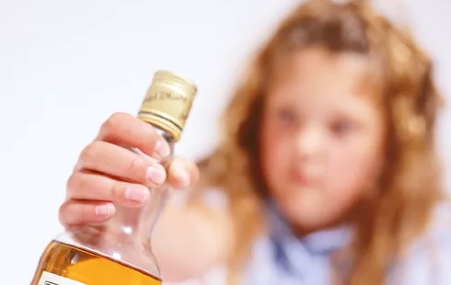 Pai é investigado por embebedar criança com vodka em MS