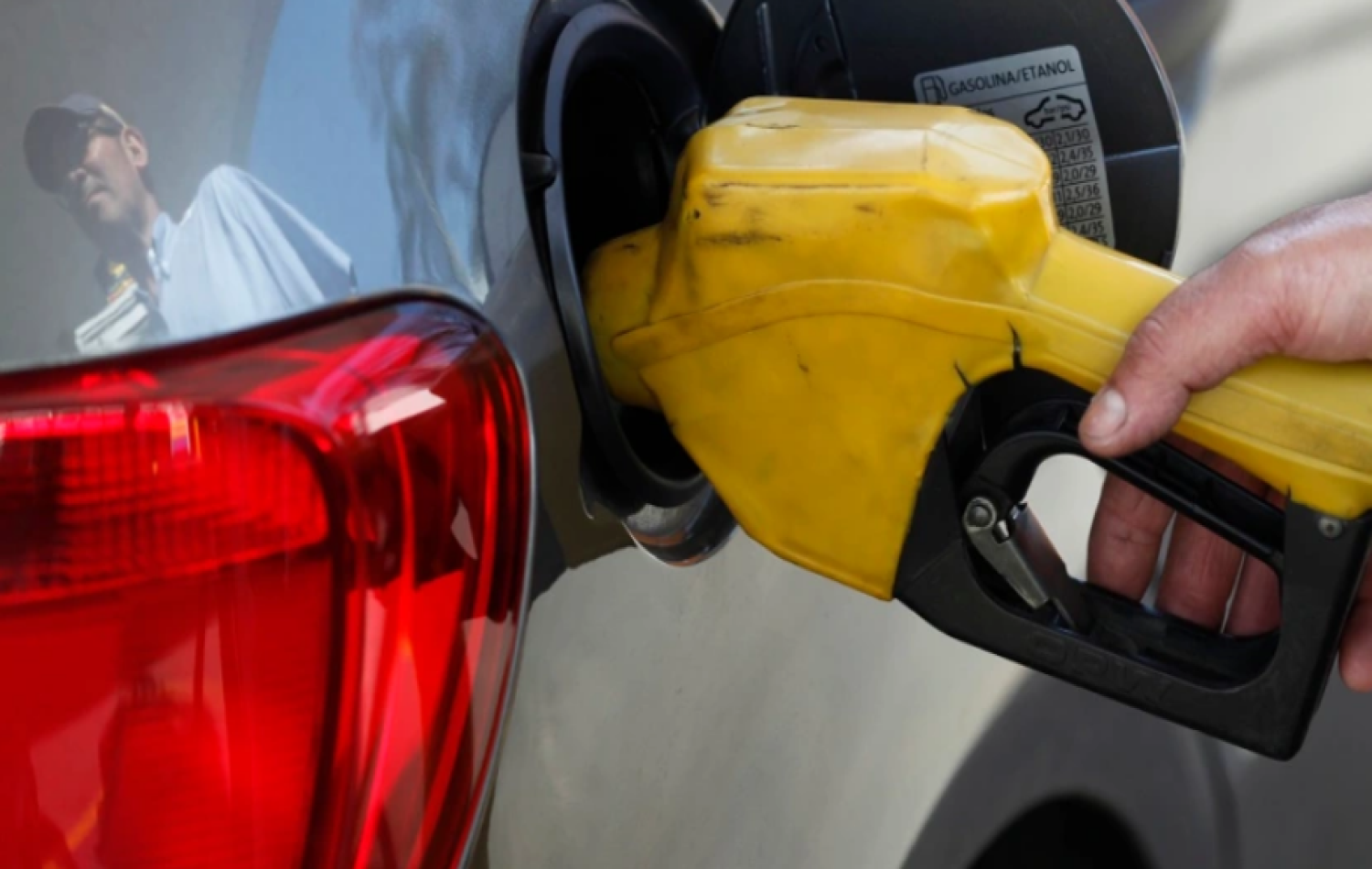 Teto do ICMS: redução na gasolina pode chegar a R$ 1,15 por litro, dizem economistas